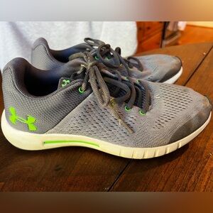 Boys 4.5 UA Sneakers